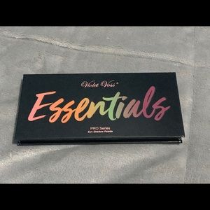 Violet Voss Essentials Palette